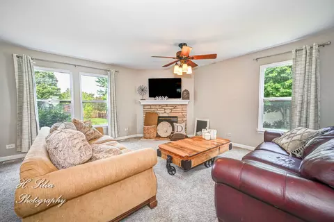 Living - 602 Spring Dr, Marengo, IL 60152 photo 1 of 2