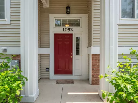 1052 Mayfield Dr, Glendale Heights, IL 60139