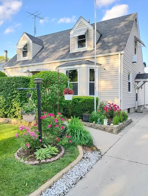 627 Cookane Ave, Elgin, IL 60120 photo 2