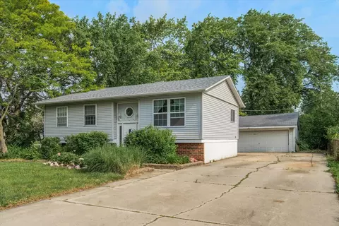 334 Idlewood Dr, Bolingbrook, IL 60440