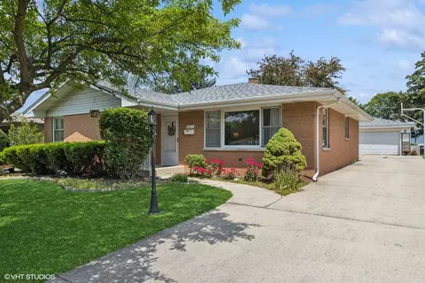 1613 Douglas St, Joliet, IL 60435