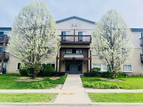 655 Deepwoods Dr #1I, Mundelein, IL 60060