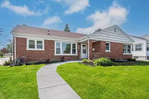 116 N 8th Ave, Des Plaines, IL 60016