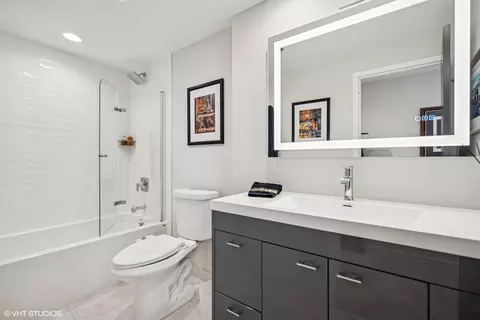 100 E Huron St #3104, Chicago, IL 60611 photo 25