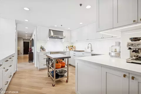 100 E Huron St #3104, Chicago, IL 60611 photo 15