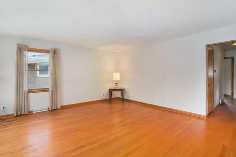 Living - 2454 184th St, Lansing, IL 60438 photo 2 of 3
