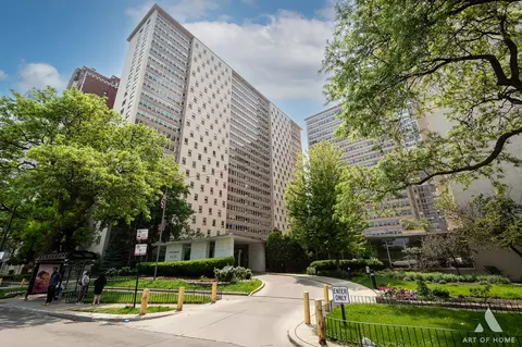 3950 N Lake Shore Dr #327, Chicago, IL 60613