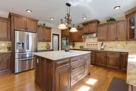 Kitchen - 1835 Rizzi Ln, Bartlett, IL 60103 photo 4 of 5