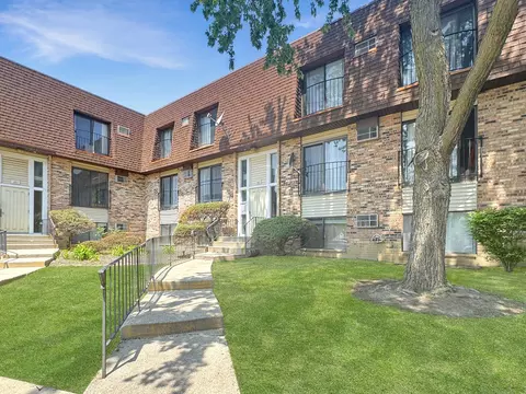 162 S Waters Edge Dr #102, Glendale Heights, IL 60139