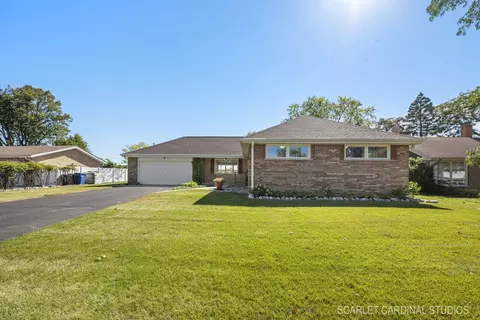 37 W Leslie Ln, Villa Park, IL 60181