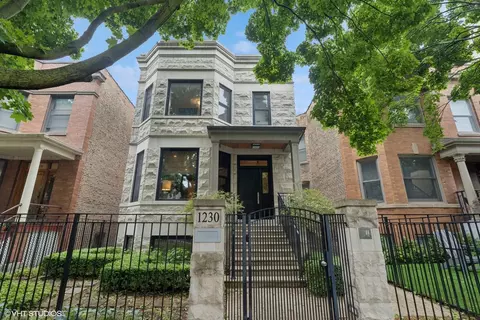1230 W Cornelia Ave, Chicago, IL 60657