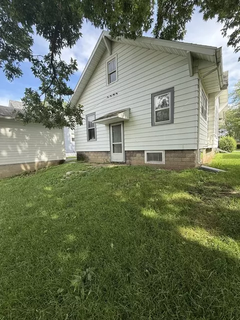 1707 W 3rd St, Dixon, IL 61021 photo 14