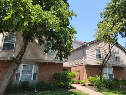 116 White Oak Ct #5, Schaumburg, IL 60195