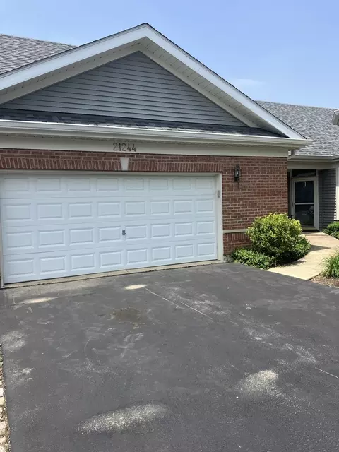 21244 Legion Lake Ct, Crest Hill, IL 60403