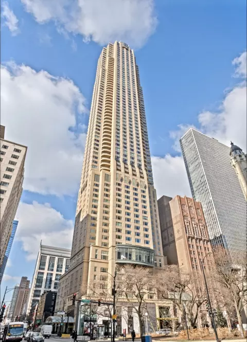 800 N Michigan Ave #3701, Chicago, IL 60611