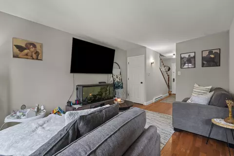 Living - 7250 W 84th St #C, Bridgeview, IL 60455 photo 1 of 2