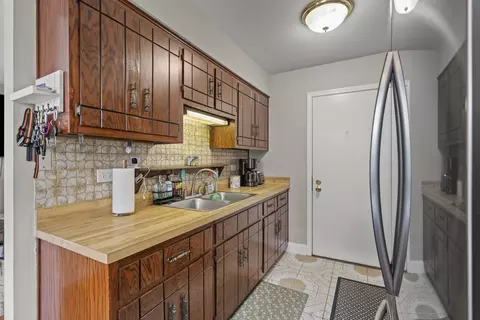 Kitchen - 7250 W 84th St #C, Bridgeview, IL 60455 photo 1 of 3