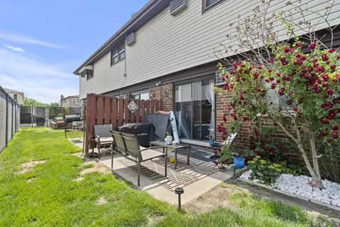 Exterior - 7250 W 84th St #C, Bridgeview, IL 60455 photo 2 of 2