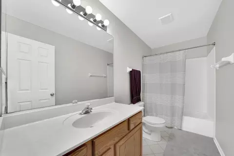 Bath - 991 Willow St, Itasca, IL 60143 photo 2 of 3