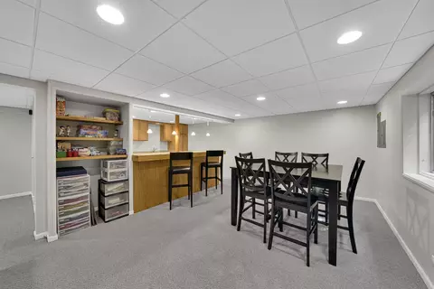 Dining - 991 Willow St, Itasca, IL 60143 photo 3 of 3