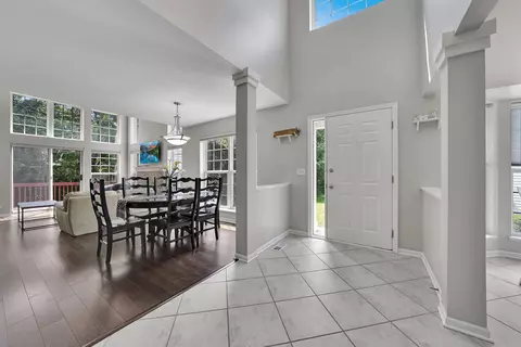 Entry Way - 991 Willow St, Itasca, IL 60143 photo 2 of 2