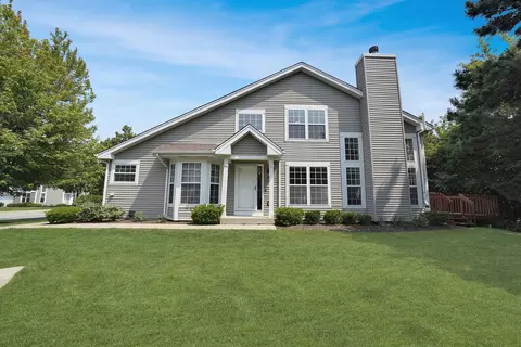 991 Willow St, Itasca, IL 60143