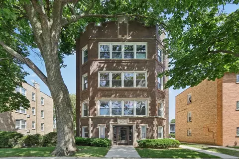 8911 Lamon Ave #A, Skokie, IL 60077