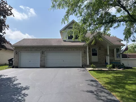 733 Cottonwood Cir, Genoa, IL 60135