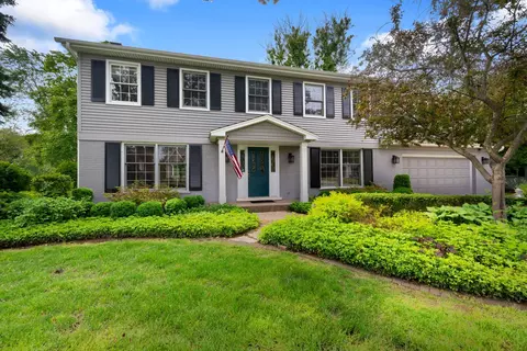 36 Croydon Ln, Oak Brook, IL 60523