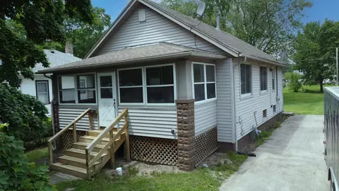 538 E Mulberry St, Watseka, IL 60970