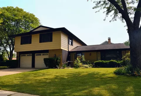 1301 Fairlane Dr, Schaumburg, IL 60193
