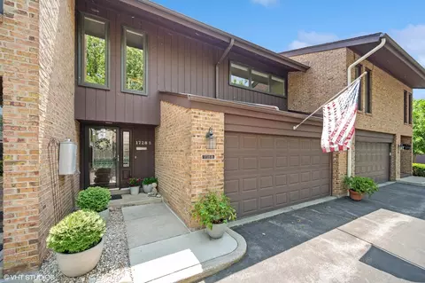 1728 Wildberry Dr #B, Glenview, IL 60025
