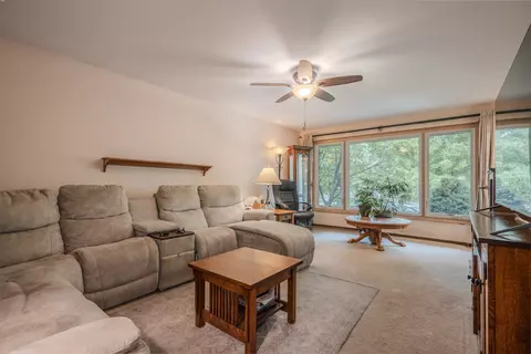 Living - 14322 Kolin Ave, Midlothian, IL 60445 photo 1 of 2