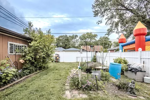 Exterior - 14322 Kolin Ave, Midlothian, IL 60445 photo 3 of 4