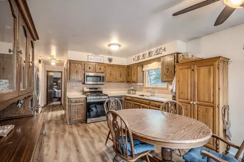 Kitchen - 14322 Kolin Ave, Midlothian, IL 60445 photo 1 of 2
