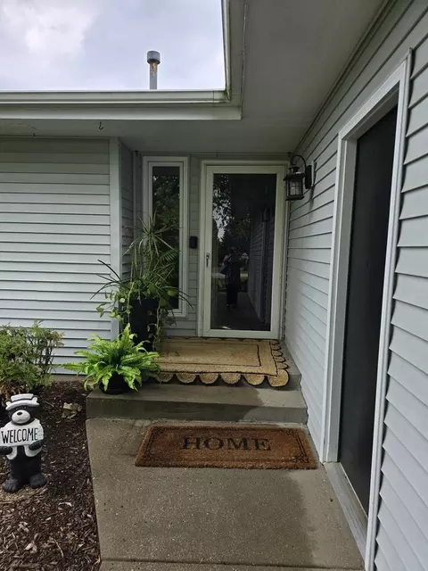 9915 Applegate Dr, Roscoe, IL 61073 photo 4