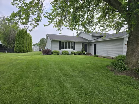 9915 Applegate Dr, Roscoe, IL 61073 photo 2