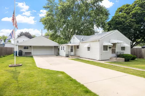 1811 Dearborn St, Crest Hill, IL 60403