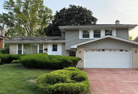907 E Crabtree Dr, Arlington Heights, IL 60004