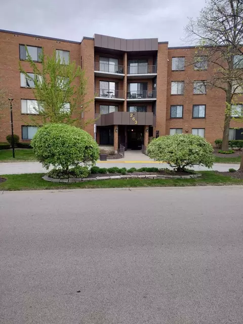 263 S Clubhouse Dr #108, Palatine, IL 60074