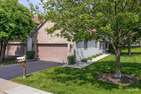 111 Fawn Ln, Elgin, IL 60120