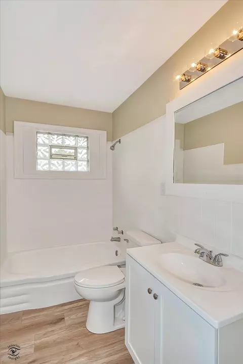 Bath - 3102 Stafford Dr, Markham, IL 60428 photo 1 of 1