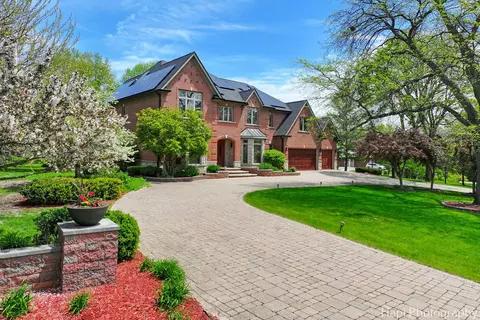 1400 Banbury Rd, Inverness, IL 60067