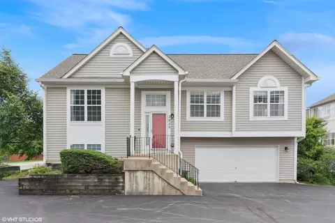2820 Shelly Ln, Aurora, IL 60504