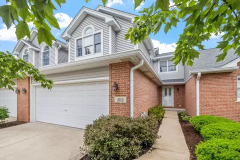 2112 Prairie Ln, Woodridge, IL 60517