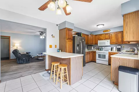 9650 Edgefield Rd, Roscoe, IL 61073 photo 10