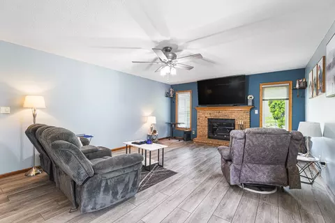 9650 Edgefield Rd, Roscoe, IL 61073 photo 7
