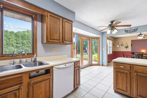 9650 Edgefield Rd, Roscoe, IL 61073 photo 12