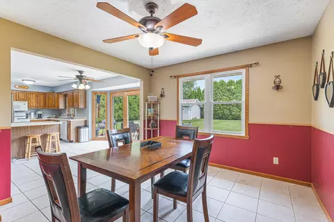 9650 Edgefield Rd, Roscoe, IL 61073 photo 15