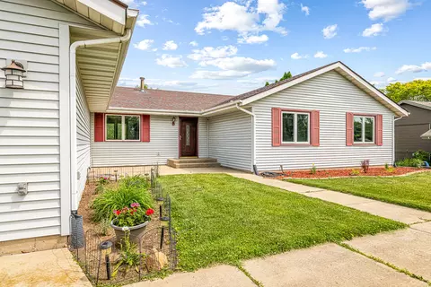 9650 Edgefield Rd, Roscoe, IL 61073 photo 4